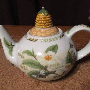 TEA & HONEY TEAPOT BUSY BEES BEE HIVE FLOWERS BY CARDEW DESIGN